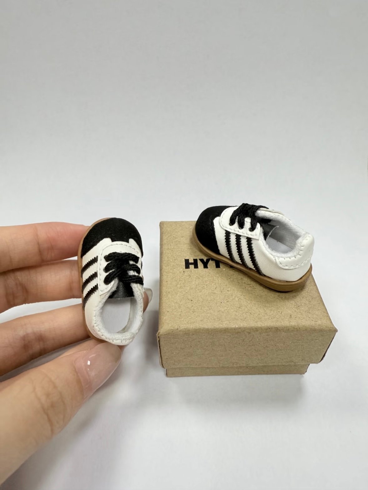 Forrest Gump shoes for labubu - Image 4